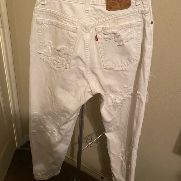 Levi’s Distressed 550 Jeans - Picture 4 of 7